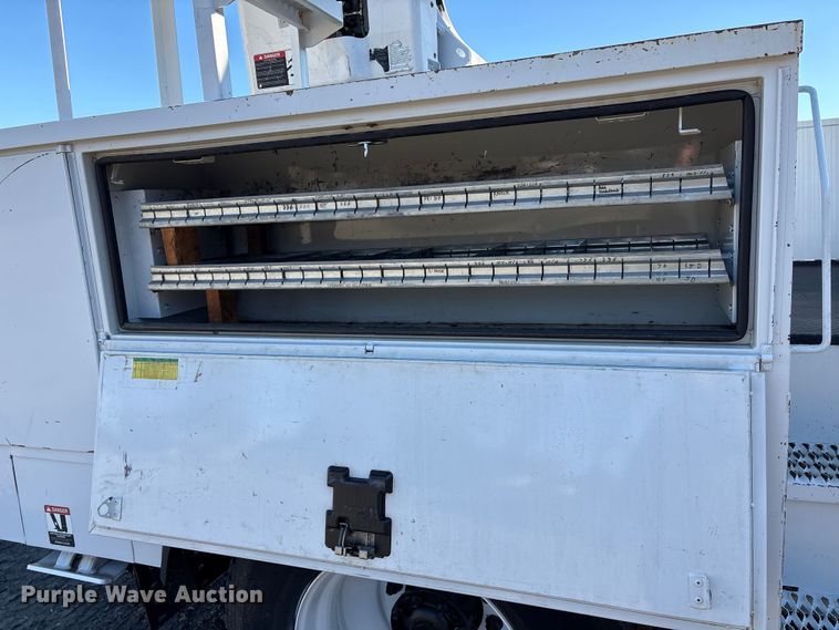 image for item DT2765 2017 International 4300 bucket truck