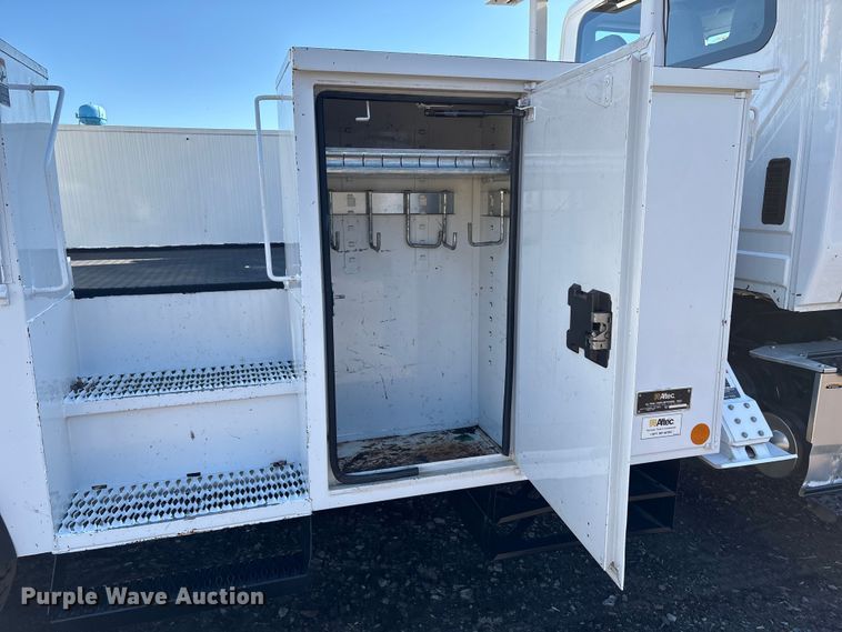 image for item DT2765 2017 International 4300 bucket truck