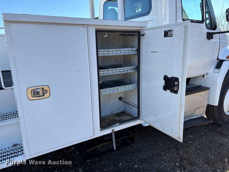 image for item DT2765 2017 International 4300 bucket truck