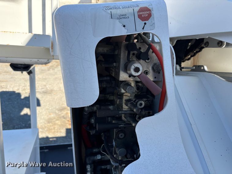 image for item DT2765 2017 International 4300 bucket truck