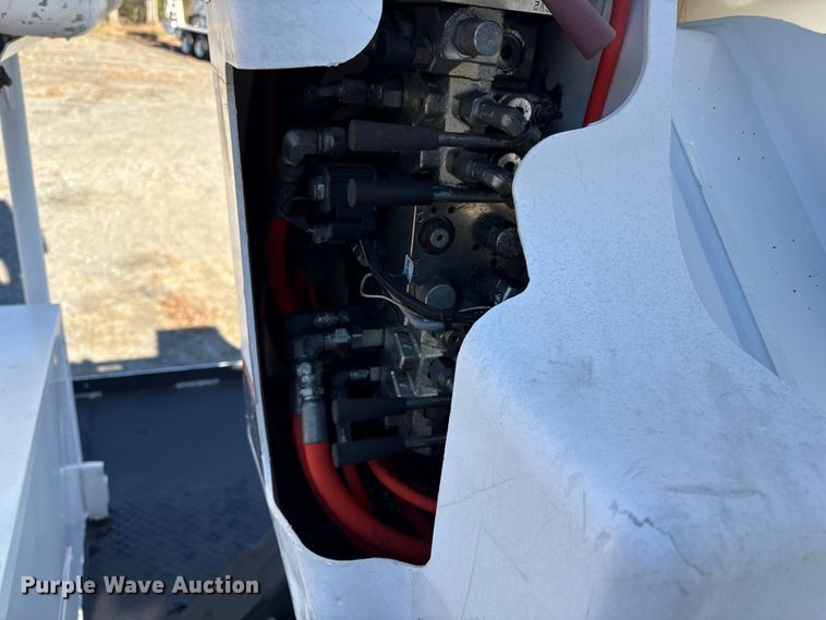 image for item DT2765 2017 International 4300 bucket truck