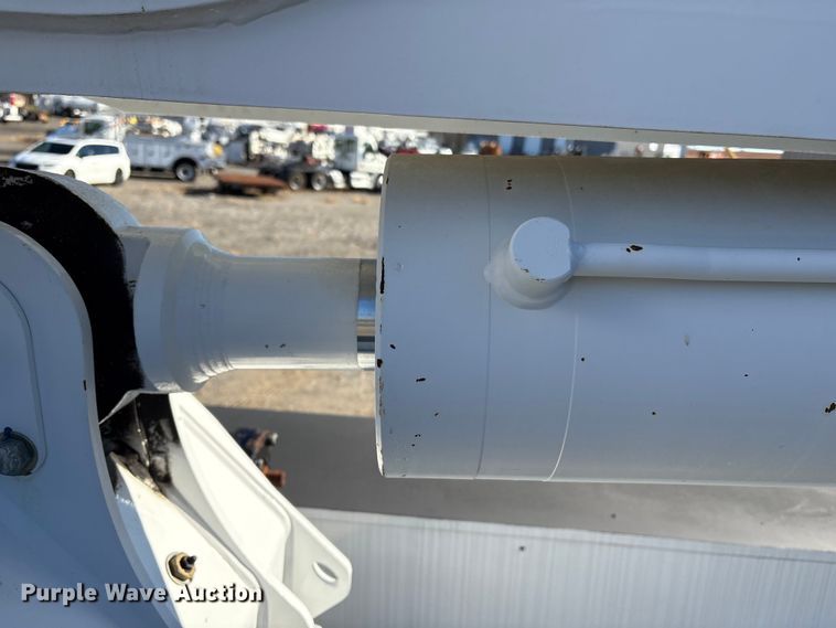 image for item DT2765 2017 International 4300 bucket truck