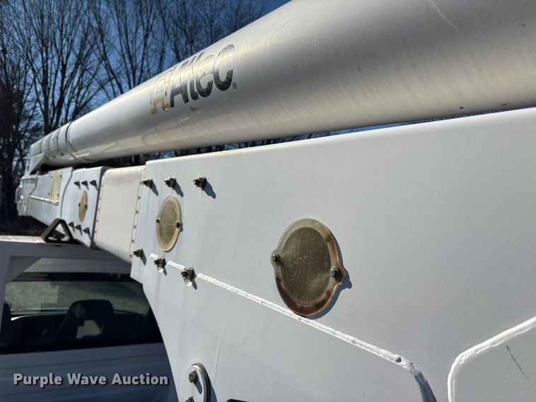 image for item DT2765 2017 International 4300 bucket truck