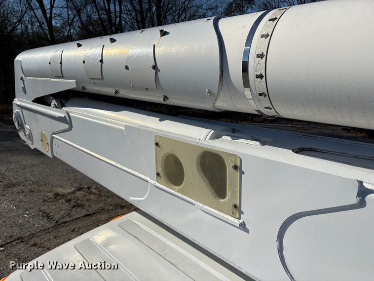 image for item DT2765 2017 International 4300 bucket truck