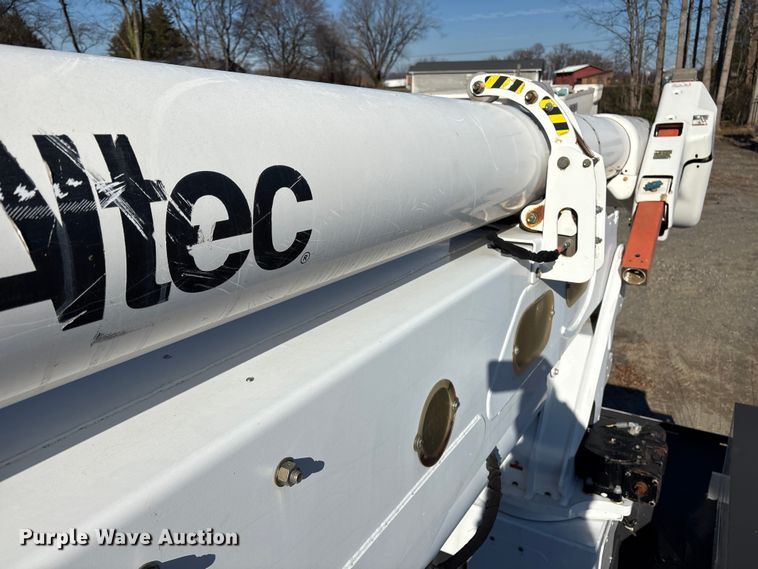 image for item DT2765 2017 International 4300 bucket truck