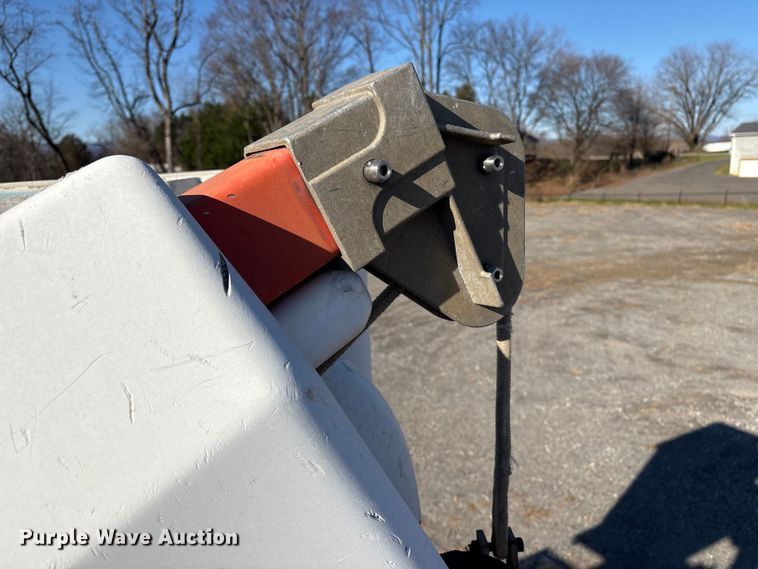 image for item DT2765 2017 International 4300 bucket truck