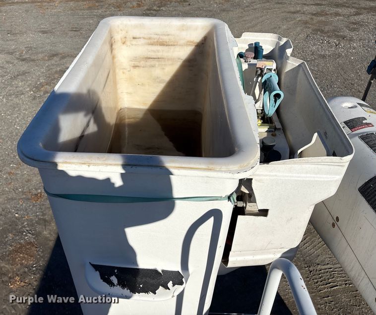 image for item DT2765 2017 International 4300 bucket truck