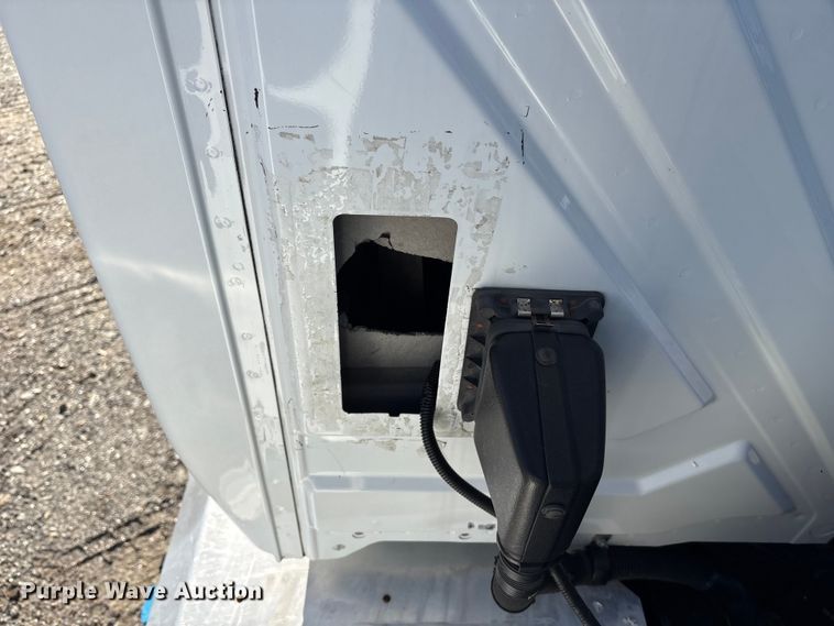 image for item DT2765 2017 International 4300 bucket truck