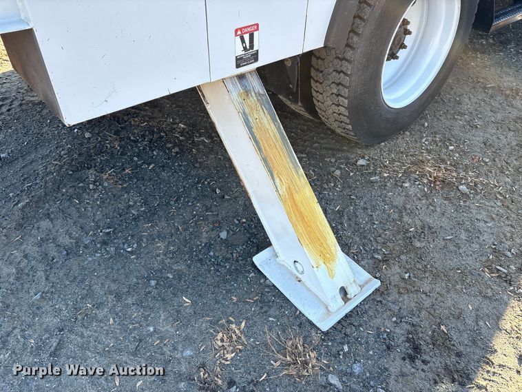 image for item DT2765 2017 International 4300 bucket truck