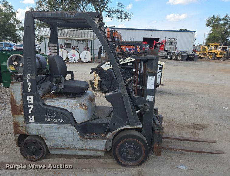 MONTACARGAS NISSAN 40