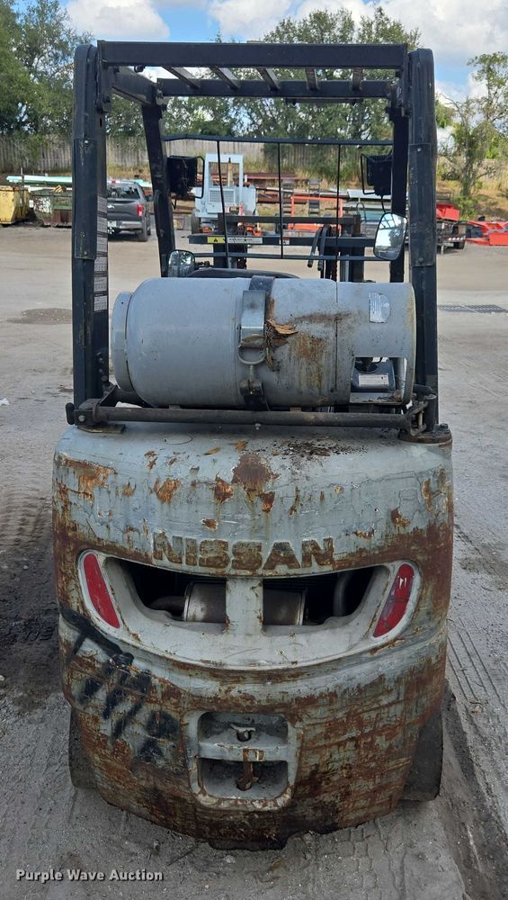 image for item DT4717 Nissan 40 forklift