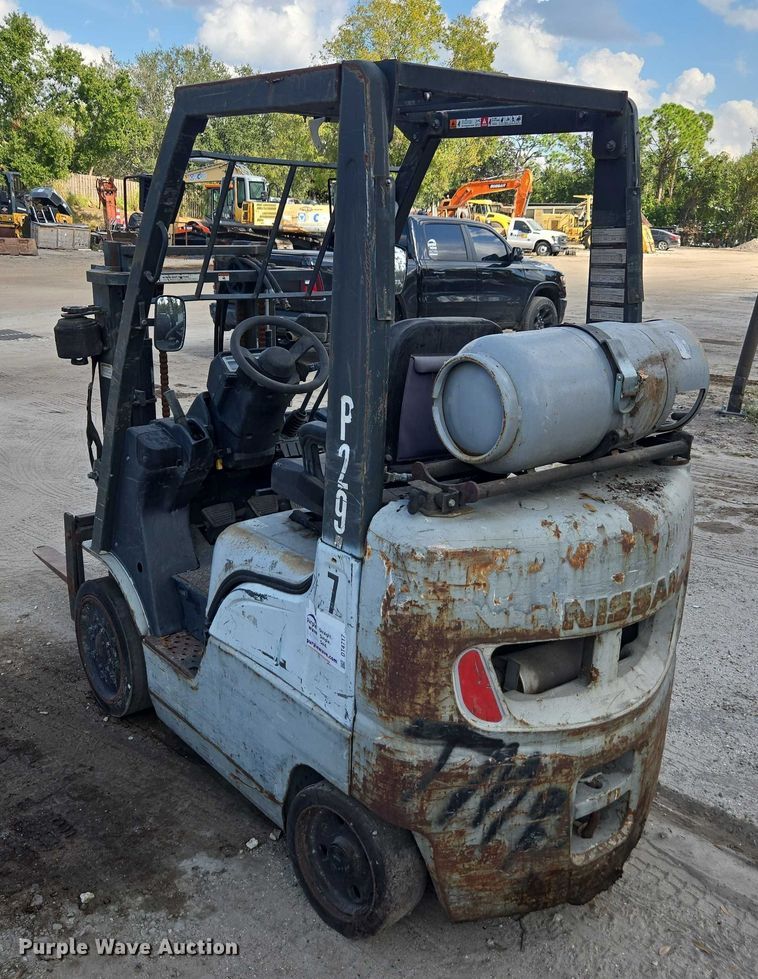 image for item DT4717 Nissan 40 forklift