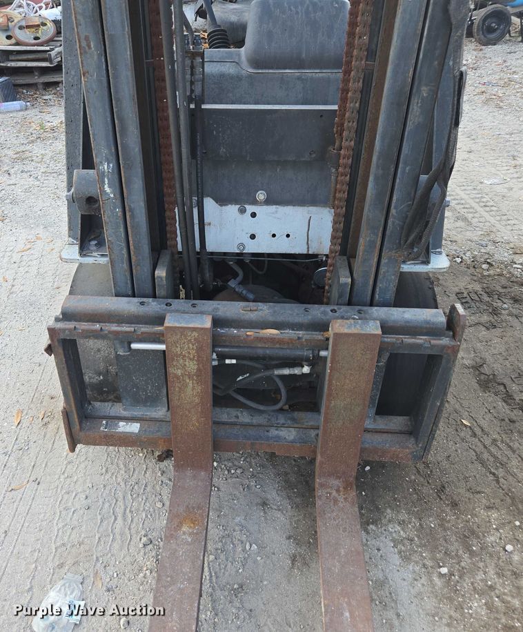 image for item DT4717 Nissan 40 forklift