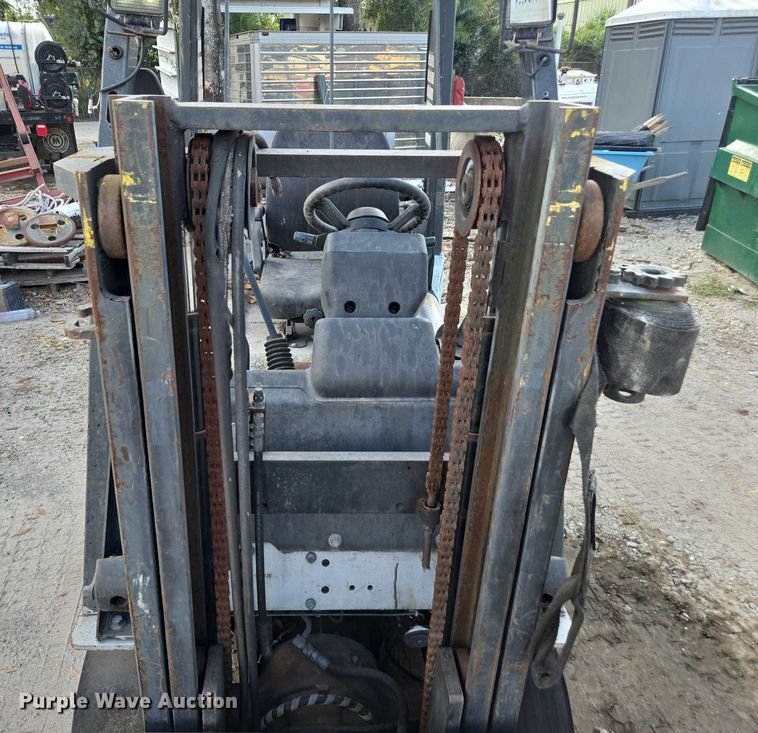 image for item DT4717 Nissan 40 forklift