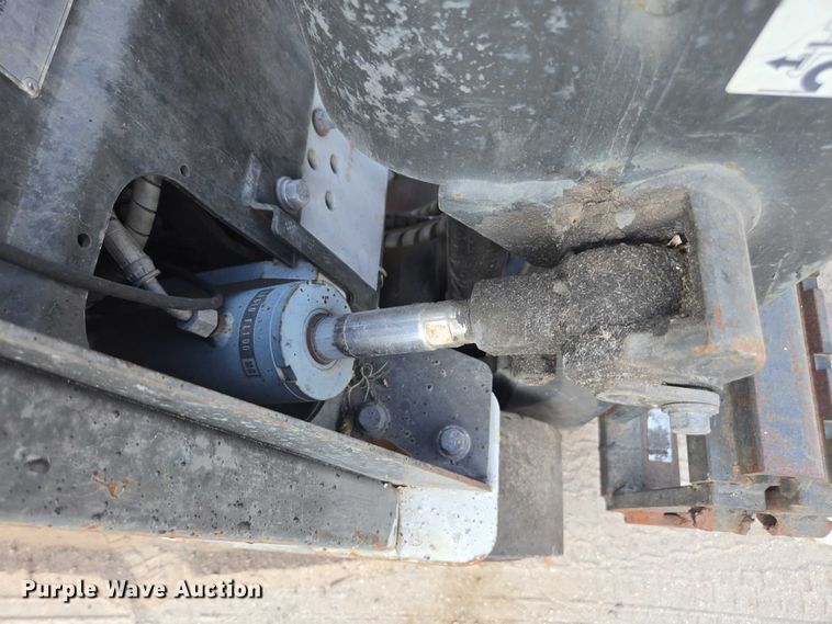 image for item DT4717 Nissan 40 forklift