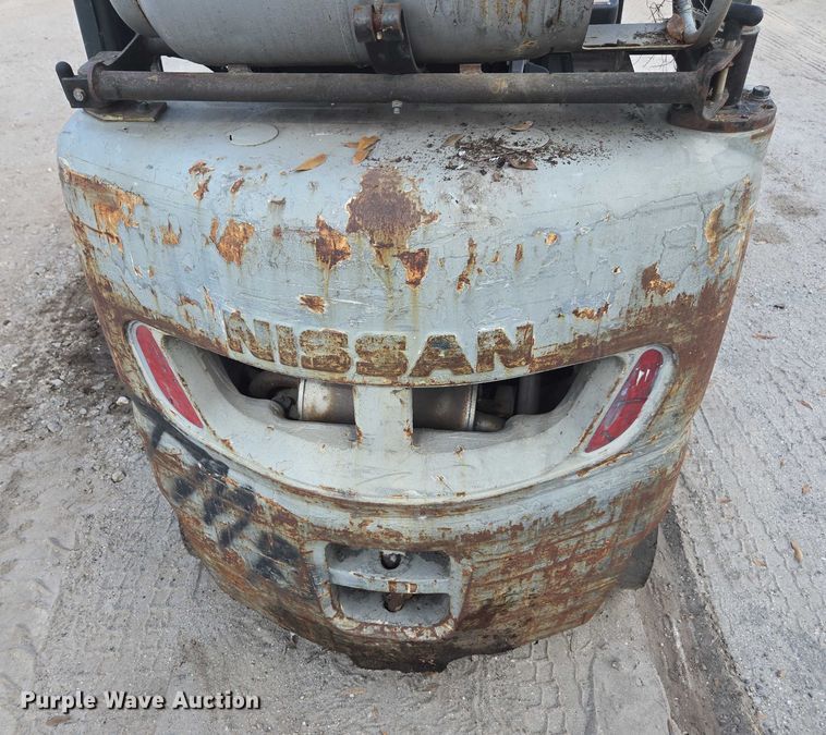 image for item DT4717 Nissan 40 forklift