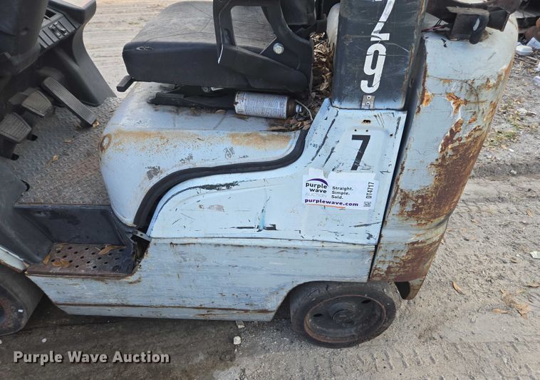 image for item DT4717 Nissan 40 forklift