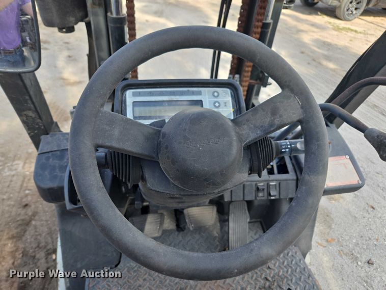 image for item DT4717 Nissan 40 forklift