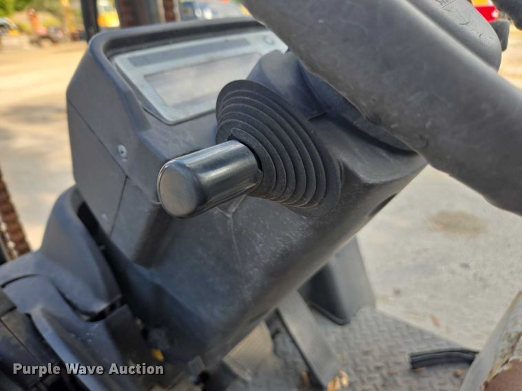 image for item DT4717 Nissan 40 forklift