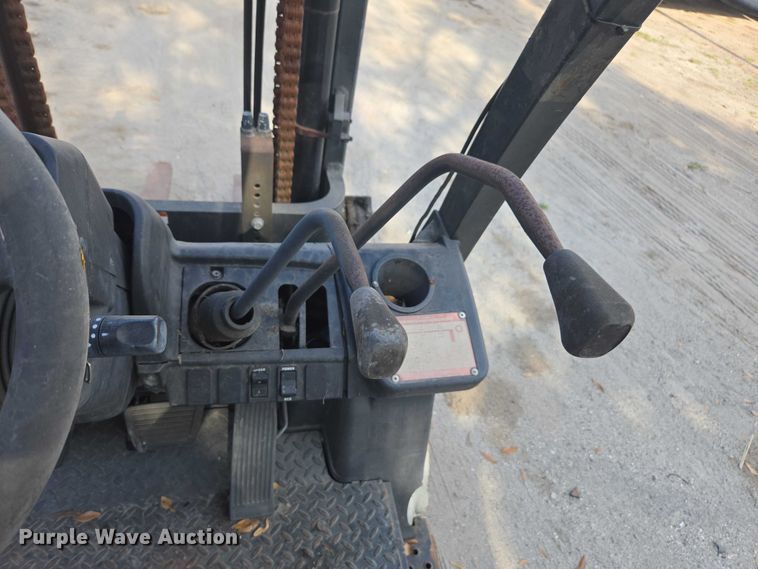 image for item DT4717 Nissan 40 forklift