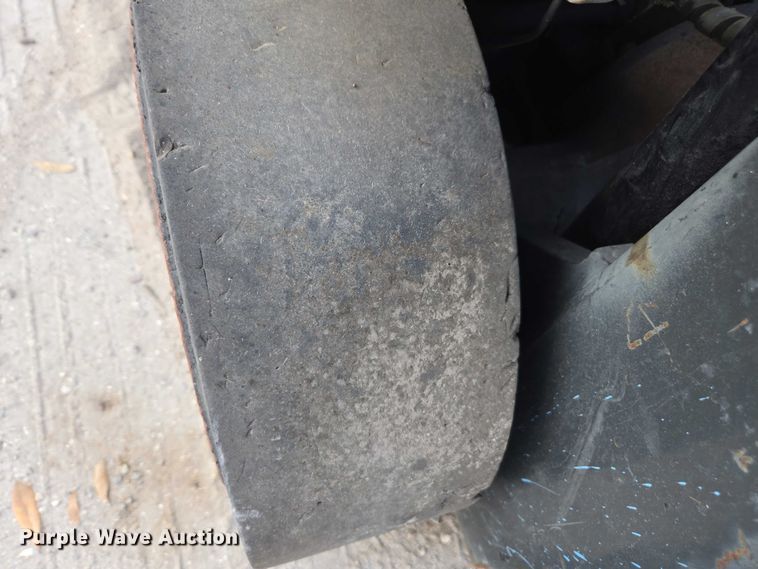 image for item DT4717 Nissan 40 forklift