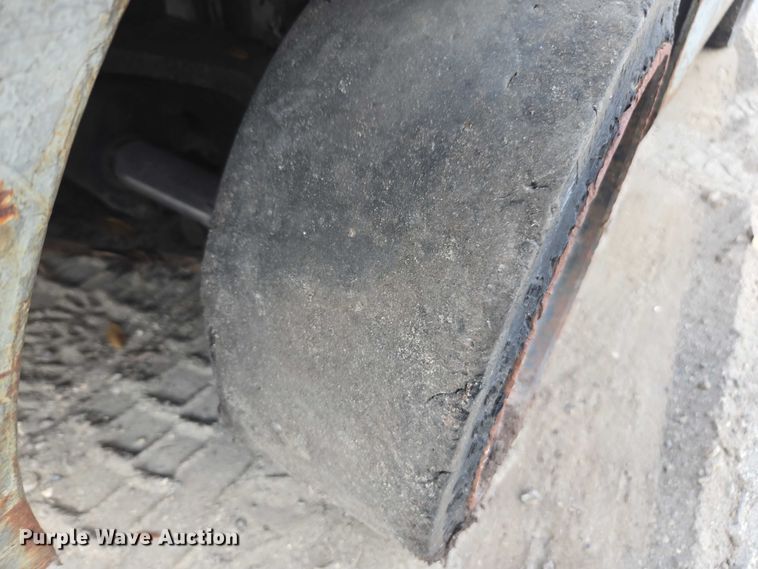 image for item DT4717 Nissan 40 forklift