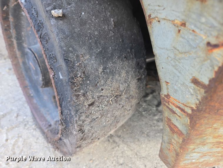 image for item DT4717 Nissan 40 forklift