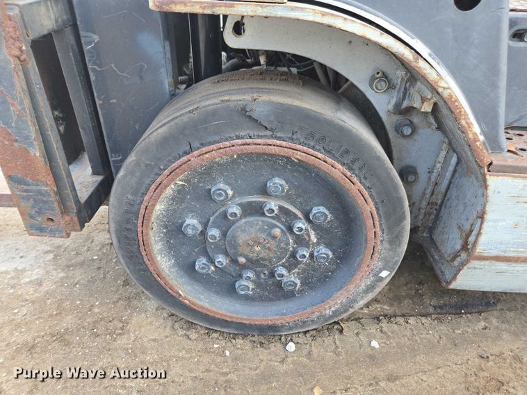 image for item DT4717 Nissan 40 forklift