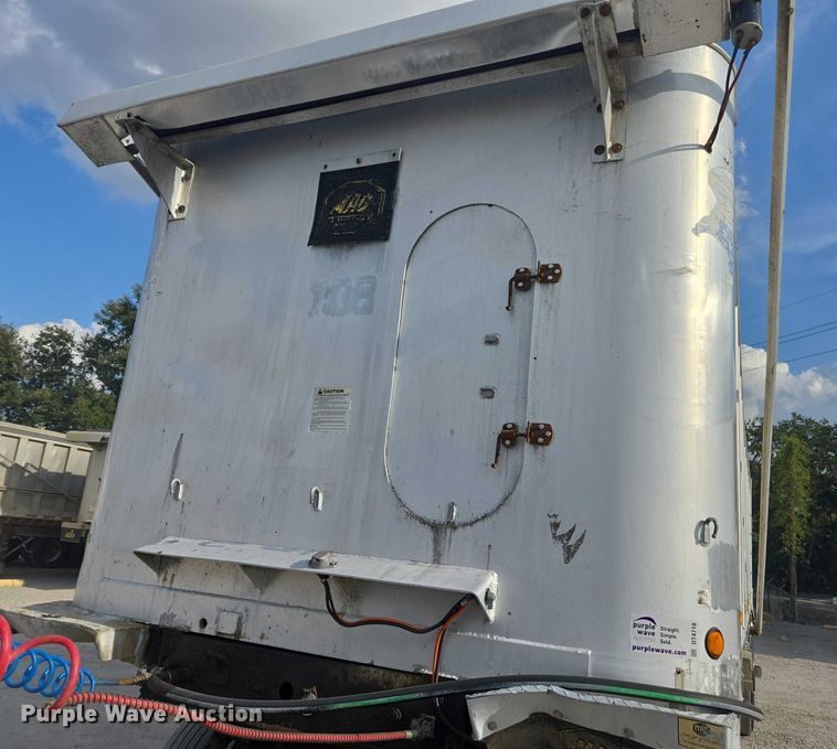 image for item DT4718 2006 Mac end dump trailer