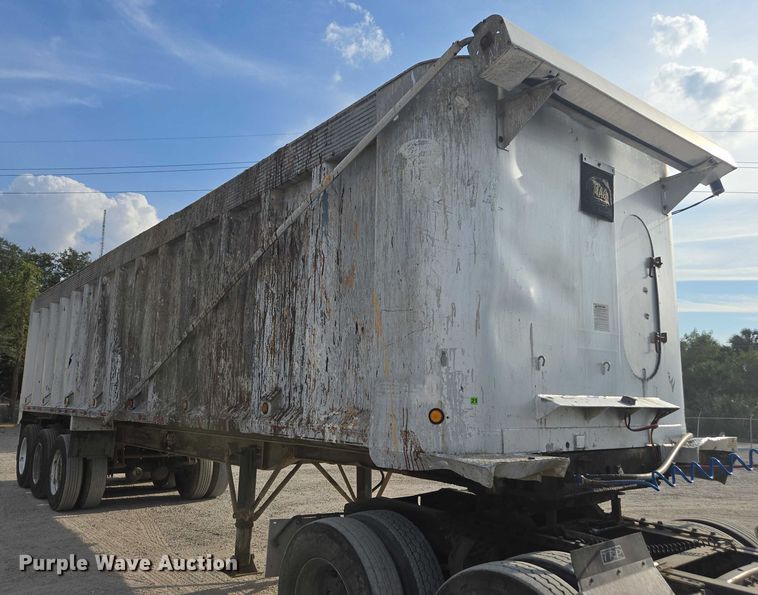image for item DT4718 2006 Mac end dump trailer