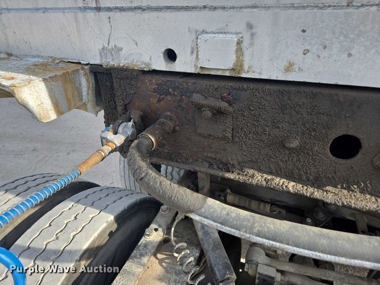 image for item DT4718 2006 Mac end dump trailer