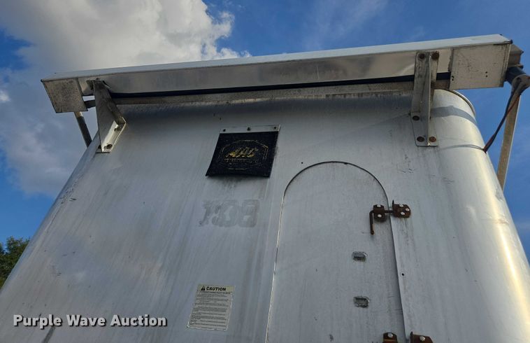 image for item DT4718 2006 Mac end dump trailer