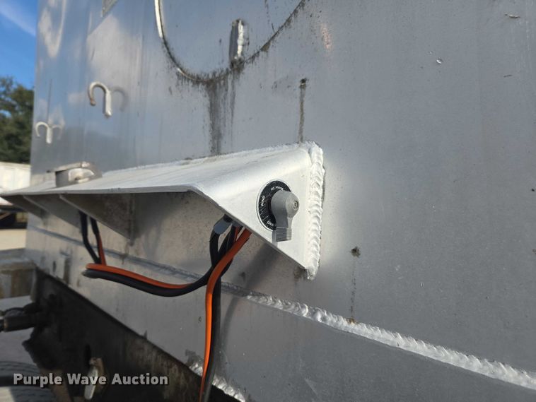 image for item DT4718 2006 Mac end dump trailer