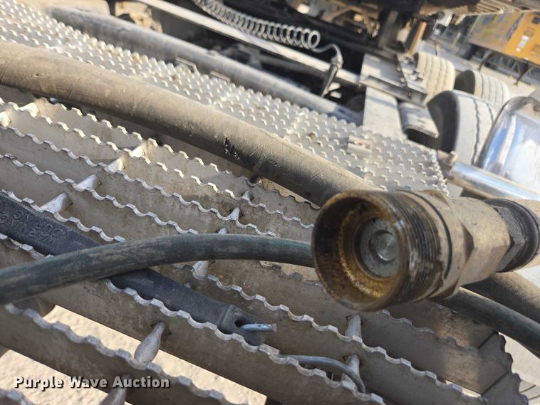 image for item DT4718 2006 Mac end dump trailer