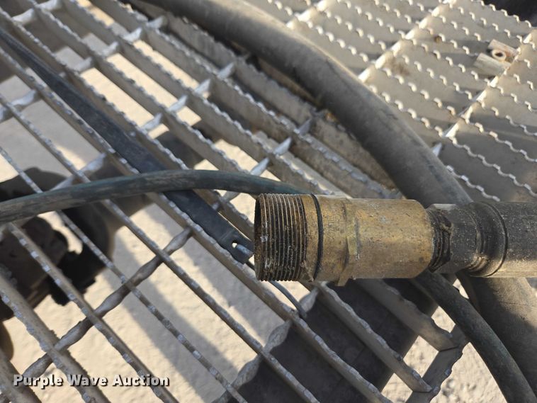 image for item DT4718 2006 Mac end dump trailer