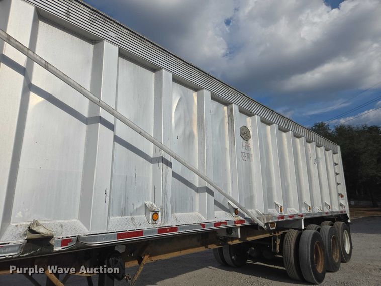 image for item DT4718 2006 Mac end dump trailer