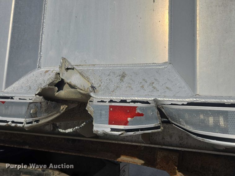 image for item DT4718 2006 Mac end dump trailer