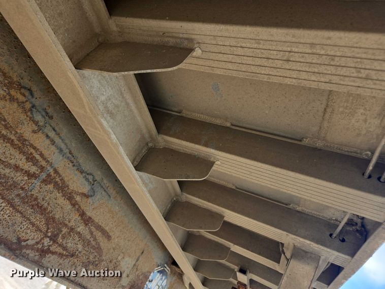 image for item DT4718 2006 Mac end dump trailer