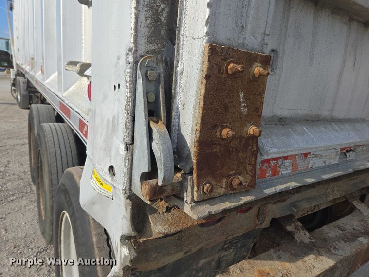 image for item DT4718 2006 Mac end dump trailer