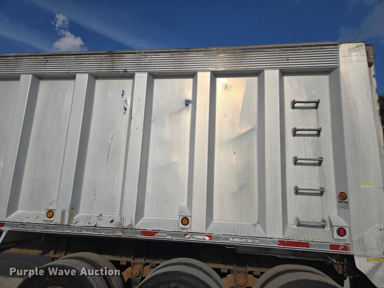 image for item DT4718 2006 Mac end dump trailer