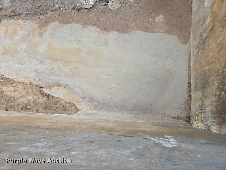 image for item DT4718 2006 Mac end dump trailer