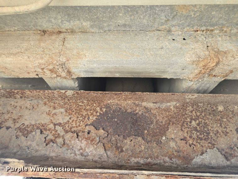 image for item DT4718 2006 Mac end dump trailer