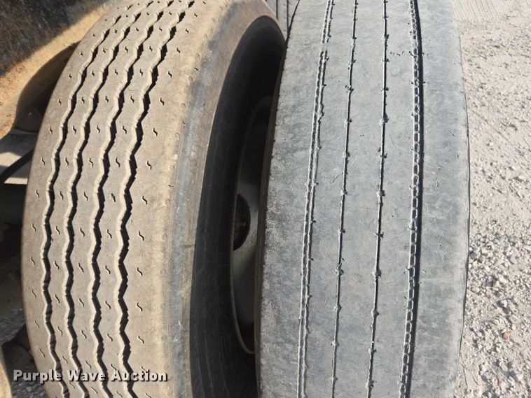 image for item DT4718 2006 Mac end dump trailer