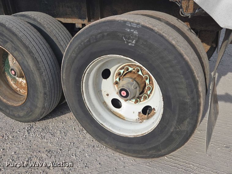 image for item DT4718 2006 Mac end dump trailer