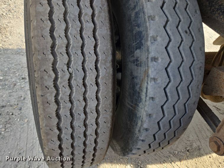 image for item DT4718 2006 Mac end dump trailer