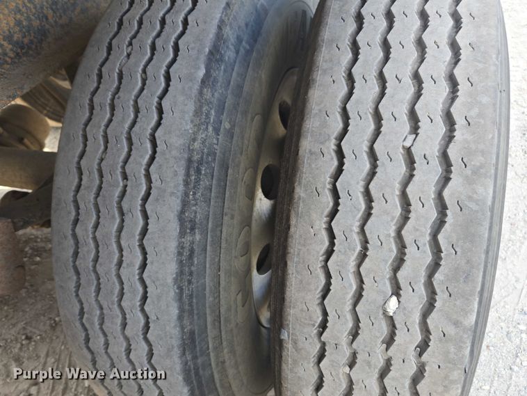 image for item DT4718 2006 Mac end dump trailer