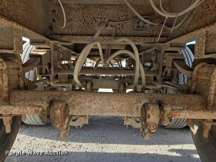 image for item DT4718 2006 Mac end dump trailer