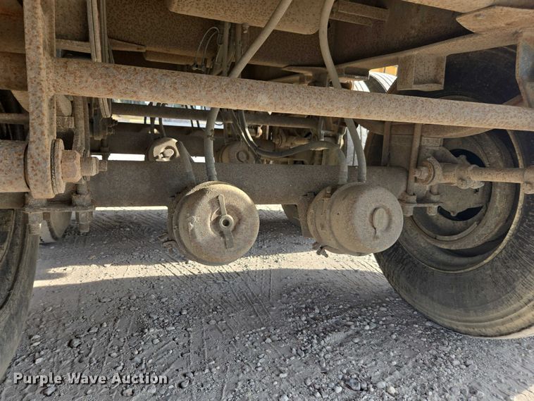 image for item DT4718 2006 Mac end dump trailer