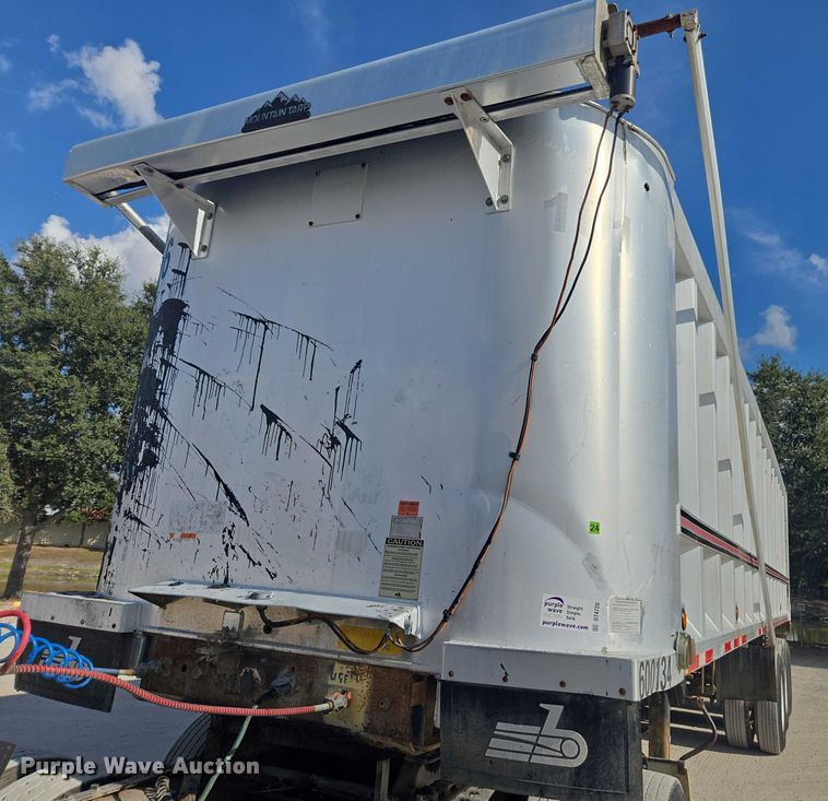 image for item DT4720 2010 Transcraft end dump trailer