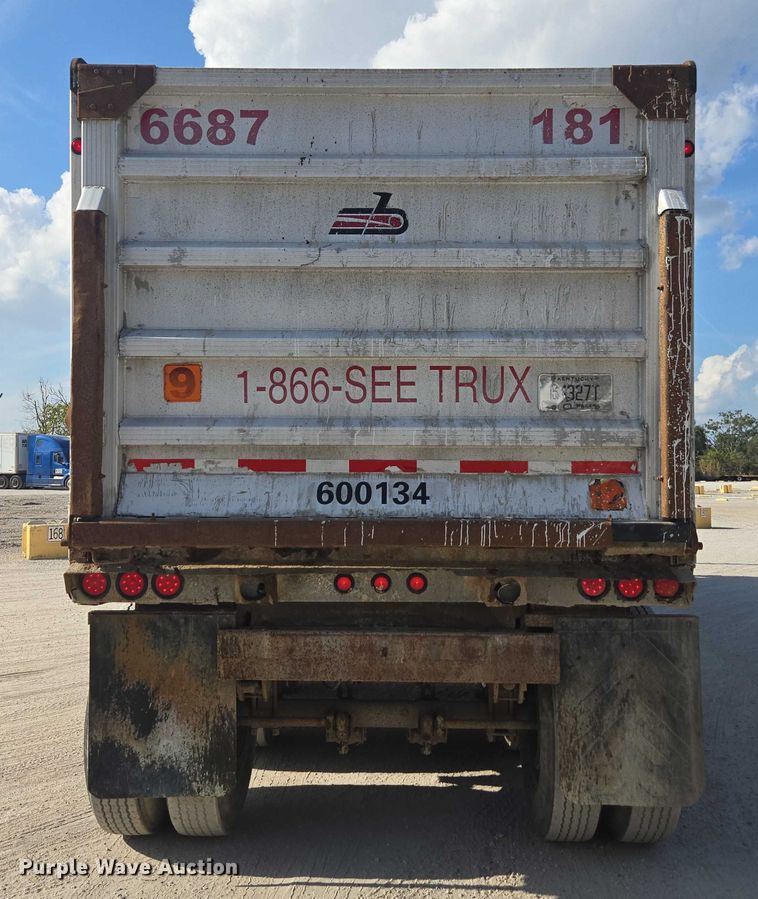 image for item DT4720 2010 Transcraft end dump trailer